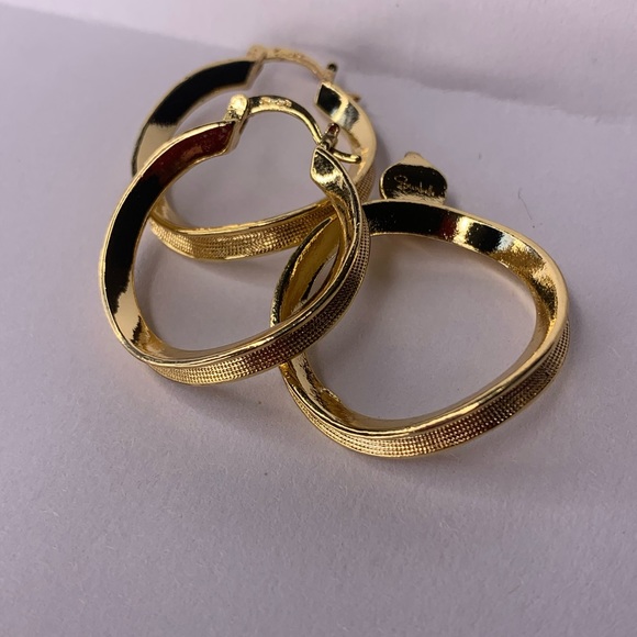 Crescent Shaped Gold Plated Earring and Pendant Long Lasting Set - Picture 4 of 13